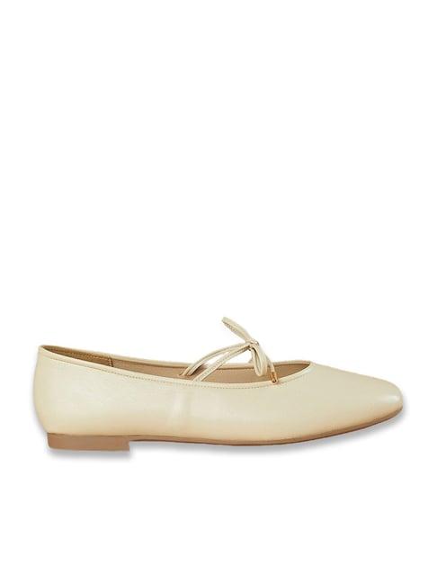 Ginger by Lifestyle Women's Cream Mary Jane Shoes