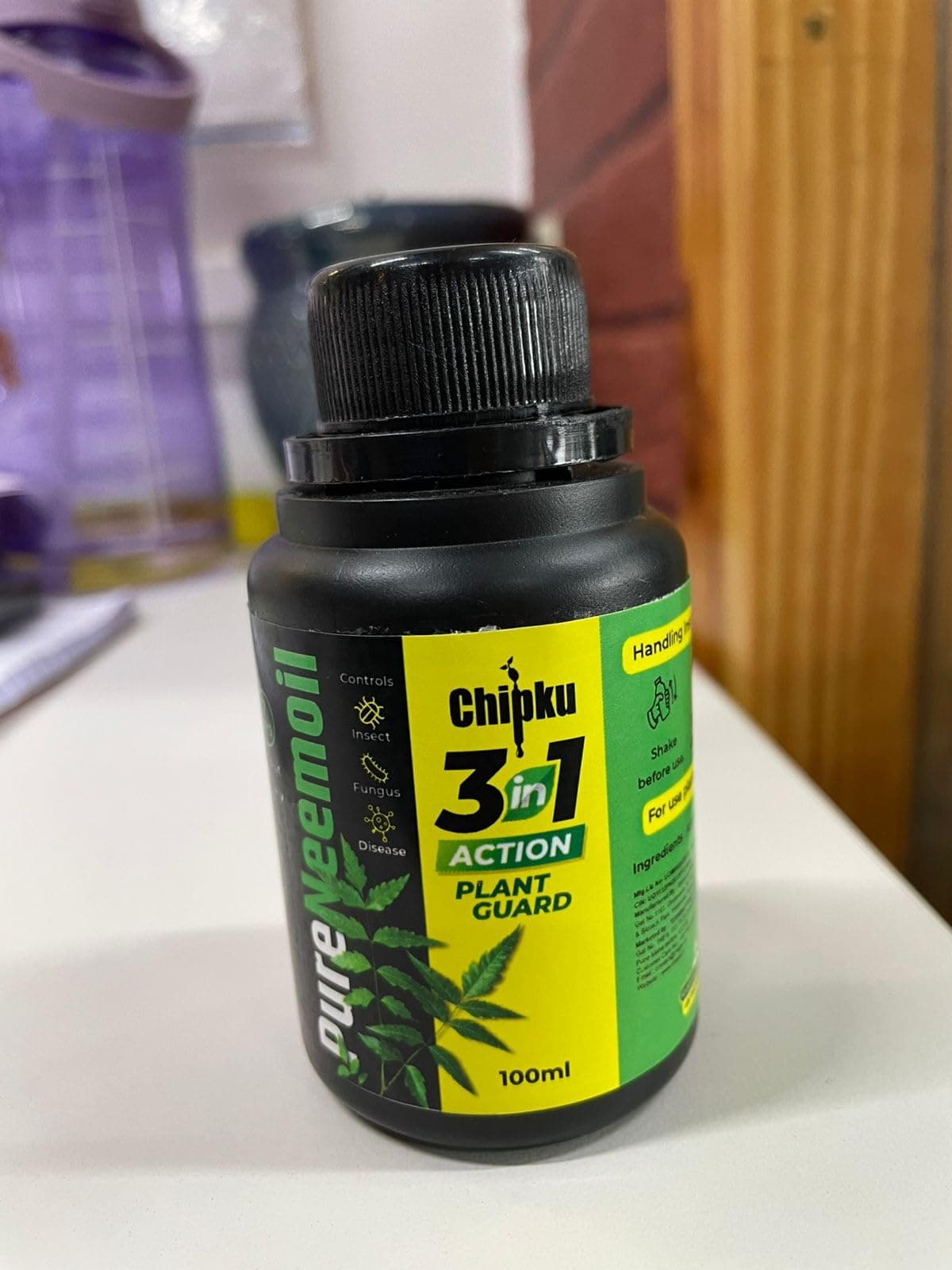 Chipku Pure Cold Pressed Water Soluble Neem Oil 100ml With Free Spray Gun Concentrate For Plants & Garden For Indoor And Outdoor Removes Aphids Fungus Thriphs Mildew For Making 20 Neem Spray Bottles