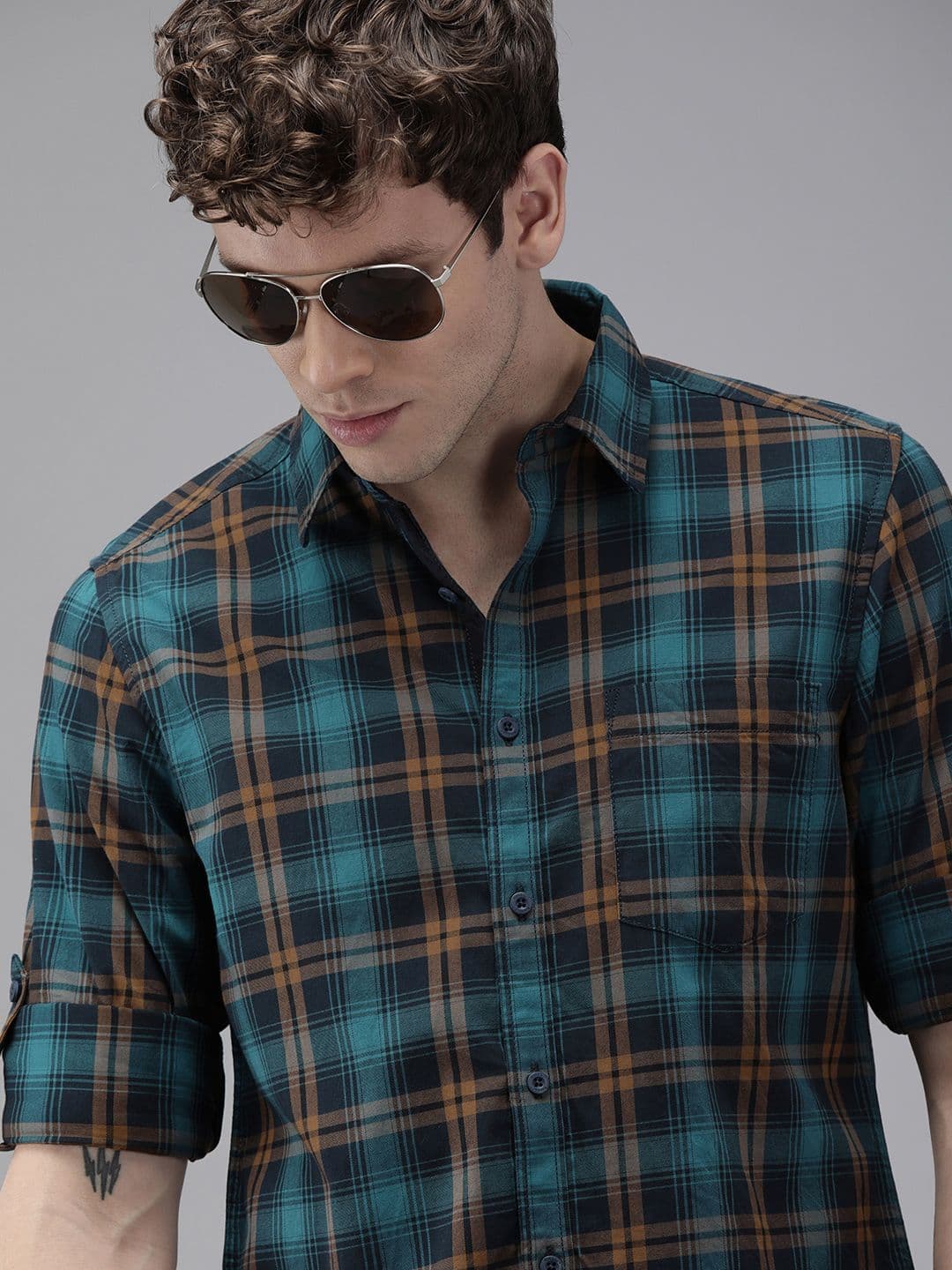 Roadster Roadster Men Navy Blue & Green Slim Fit Checked Casual Shirt