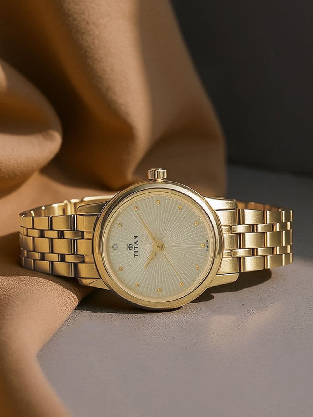 Titan Titan Karishma Quartz Analog With Champagne Dial Watch For Women - Nt2593ym01