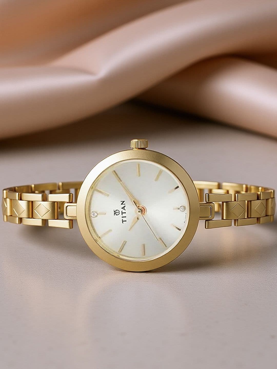 Titan Titan Karishma Quartz Analog With Champagne Dial Watch For Women - Nm2598ym01
