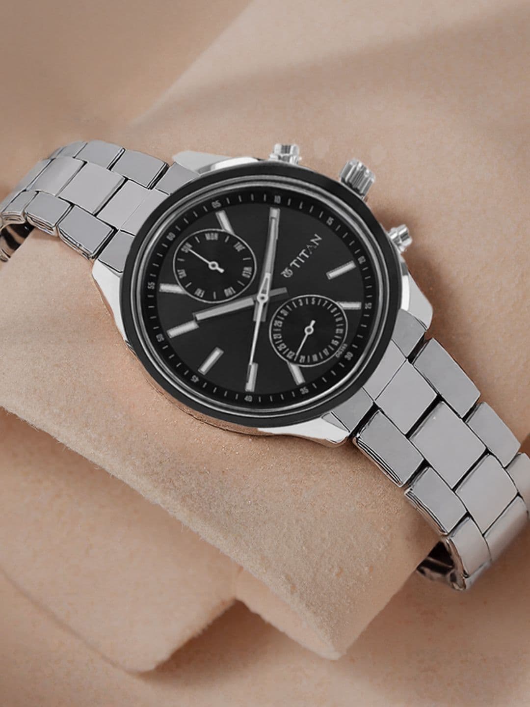 Titan Titan Workwear Metropolitan Luxe Multifunction Analog Grey Dial Watch For Men - Nt1733km01