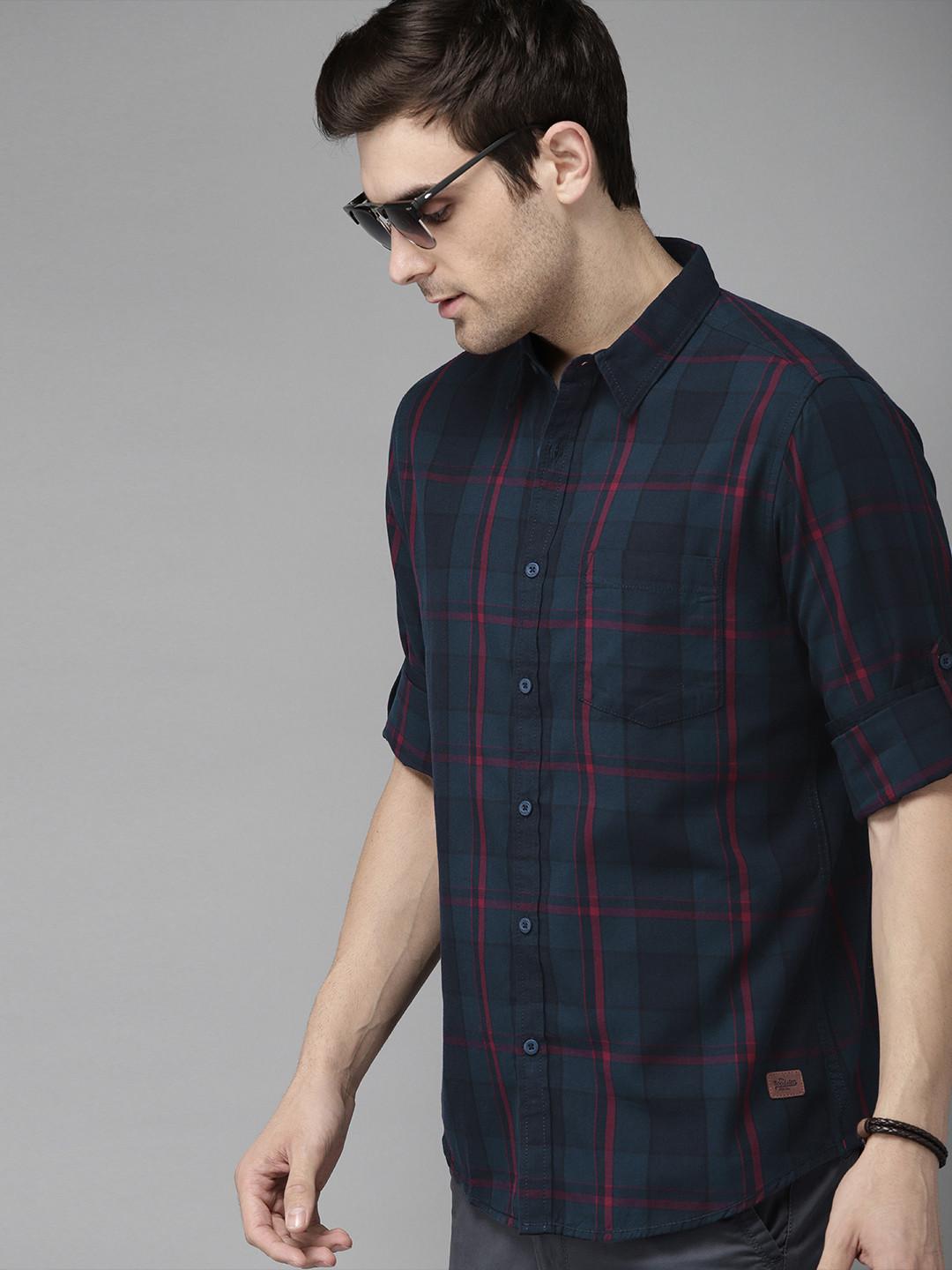 The Roadster Lifestyle Co Men Navy Blue & Red Regular Fit Checked Casual Shirt