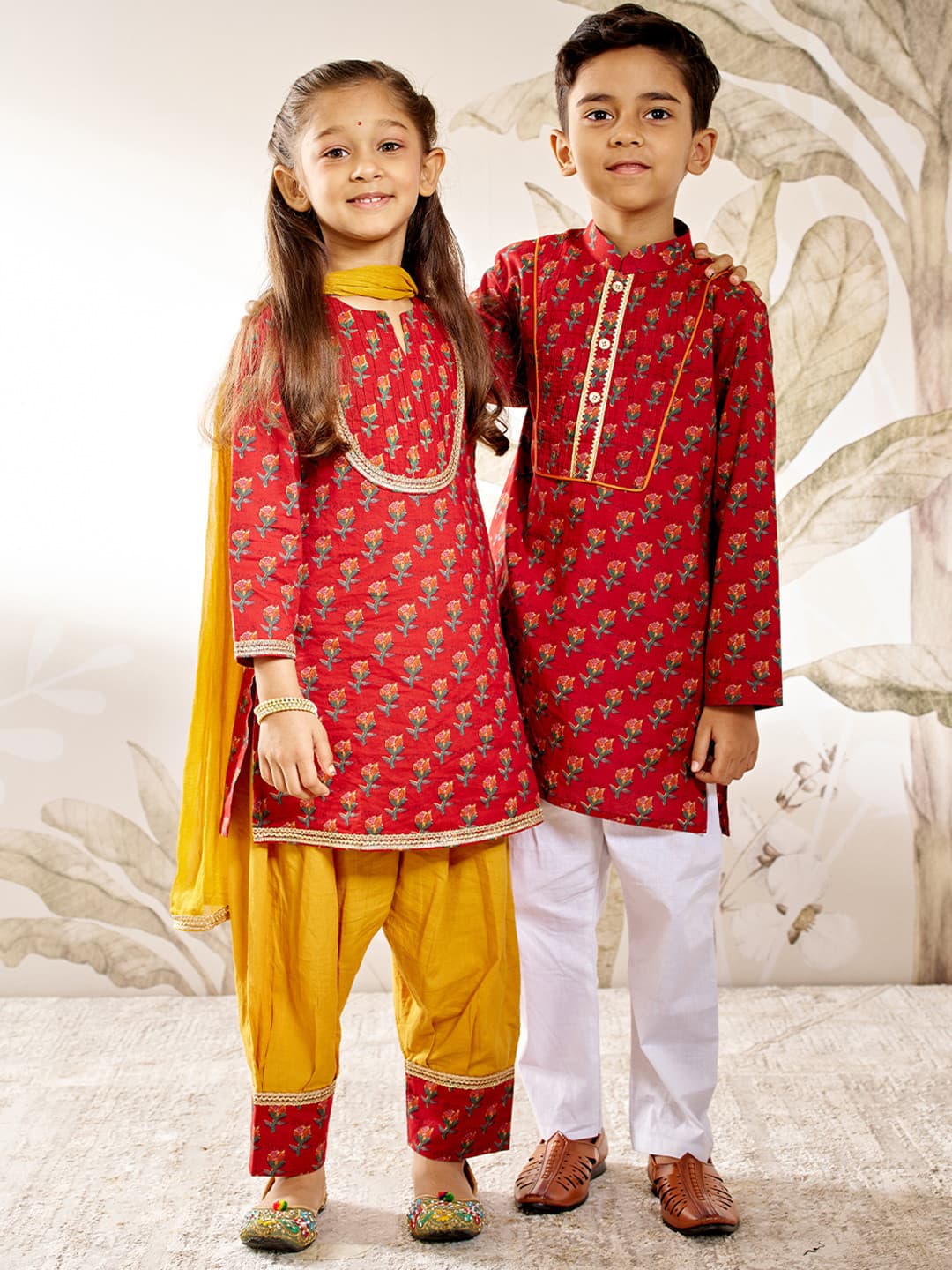 VASTRAMAY Boys Floral Printed Mandairan Collar Pure Cotton Kurta with Pyjamas