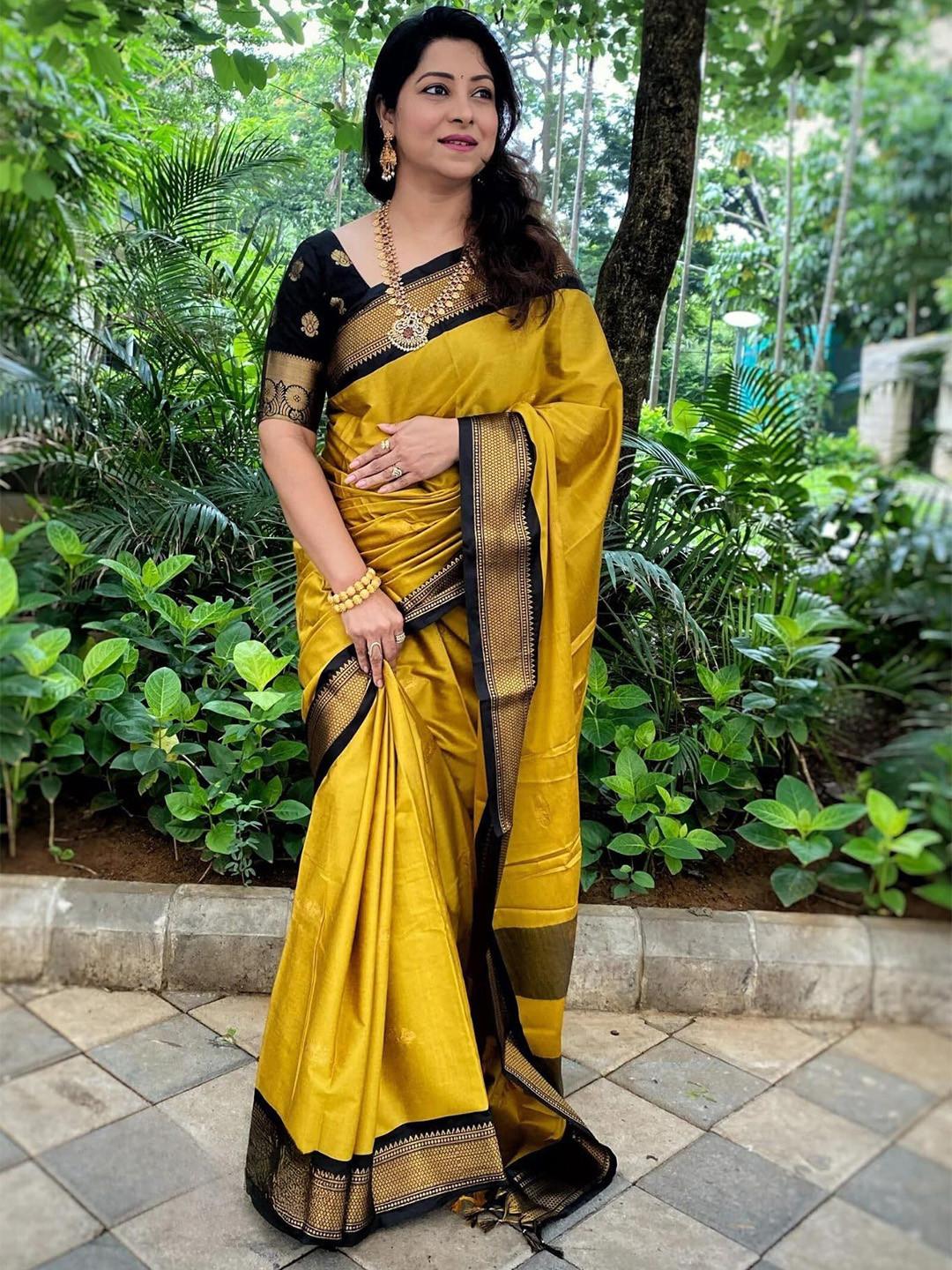 Shriyangan Solid Embellished Zari Banarasi Saree