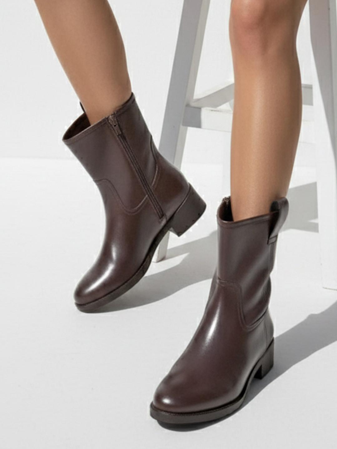 The Roadster Life Co. Women Chelsea Boots