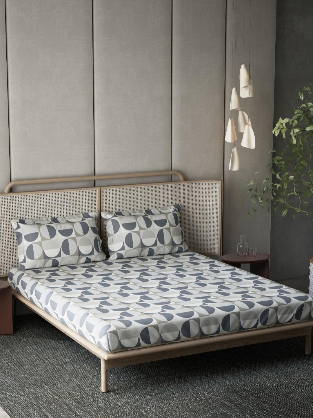 DDecor White & Grey Geometric Printed 144 TC Cotton King Bedsheet Set 2.74 m x 2.74 m