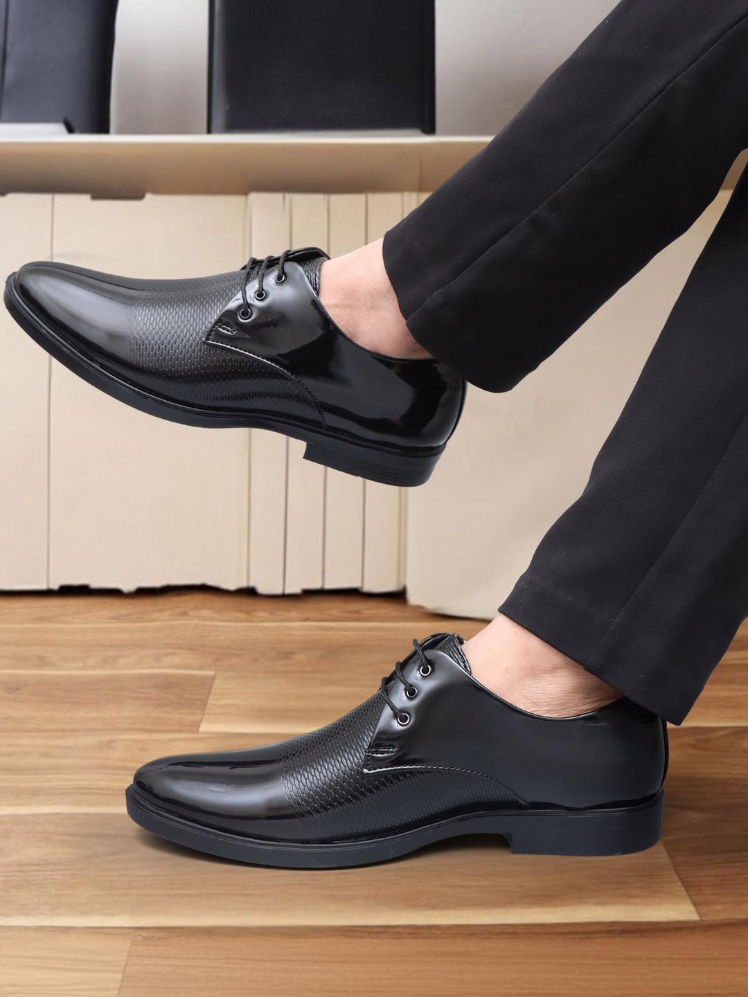 SHUAN Men Textured Round Toe Formal Derbys