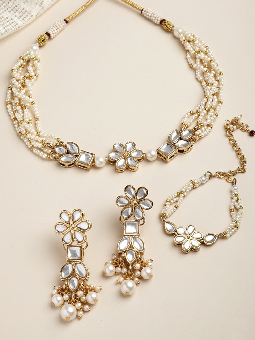 KARATCART Gold-Plated White Kundan Studded & Beaded Handcrafted Jewellery Set