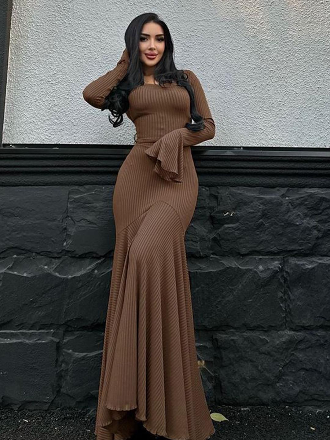 TRAQUILA Flared Sleeve Bodycon Maxi Dress