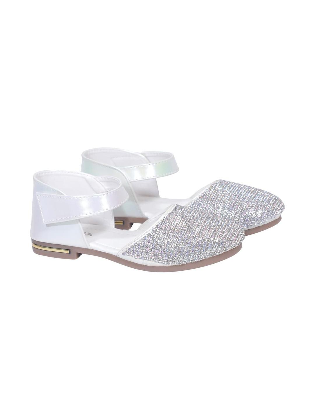 MUKUNDU Girls Embellished Round Toe Ballerinas