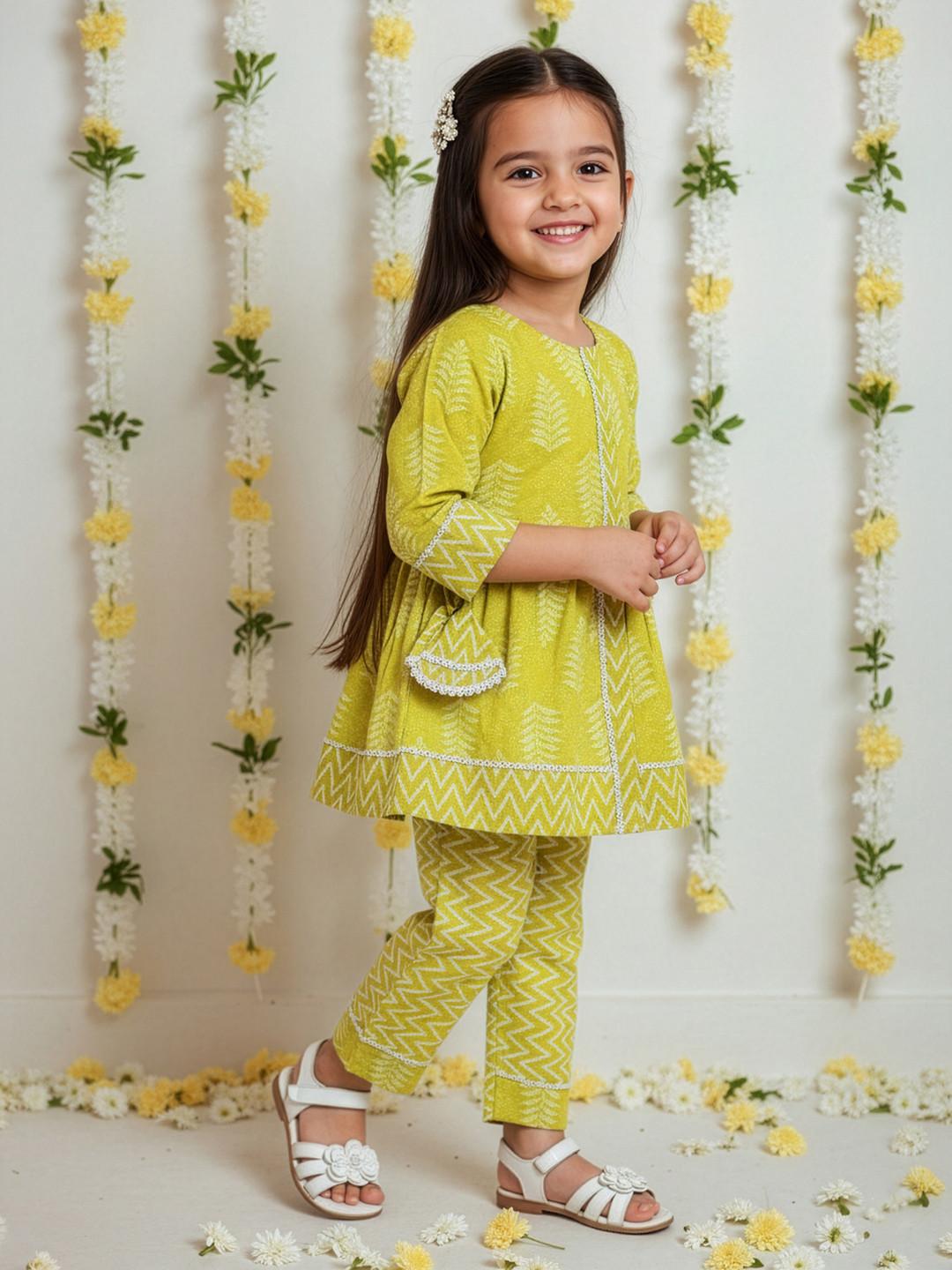 Sangria Girls Floral Printed Pleated Pure Cotton Kurti With Trousers
