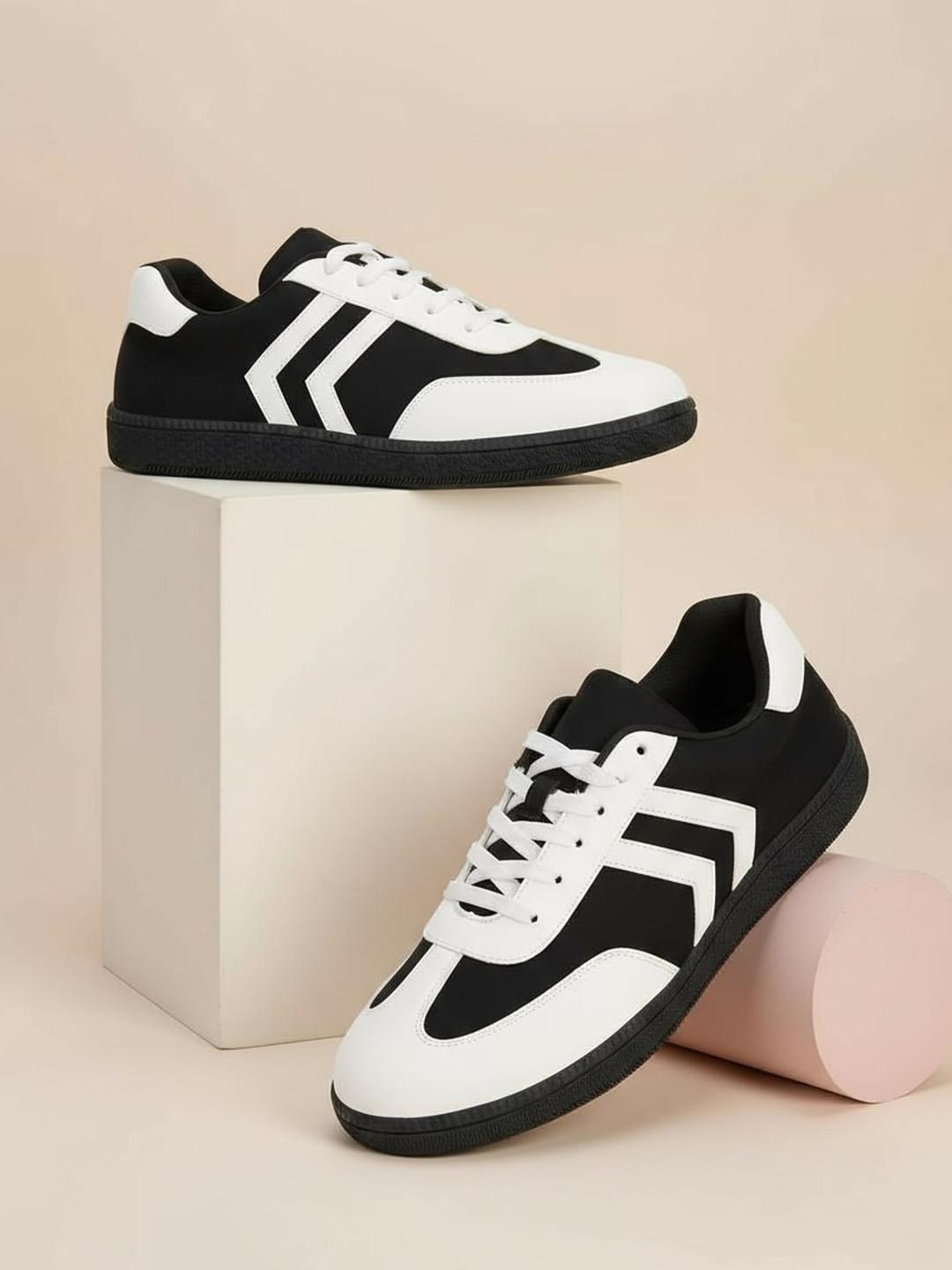 The Roadster Lifestyle Co Women Lightweight Colourblocked Lace-Ups Sneakers