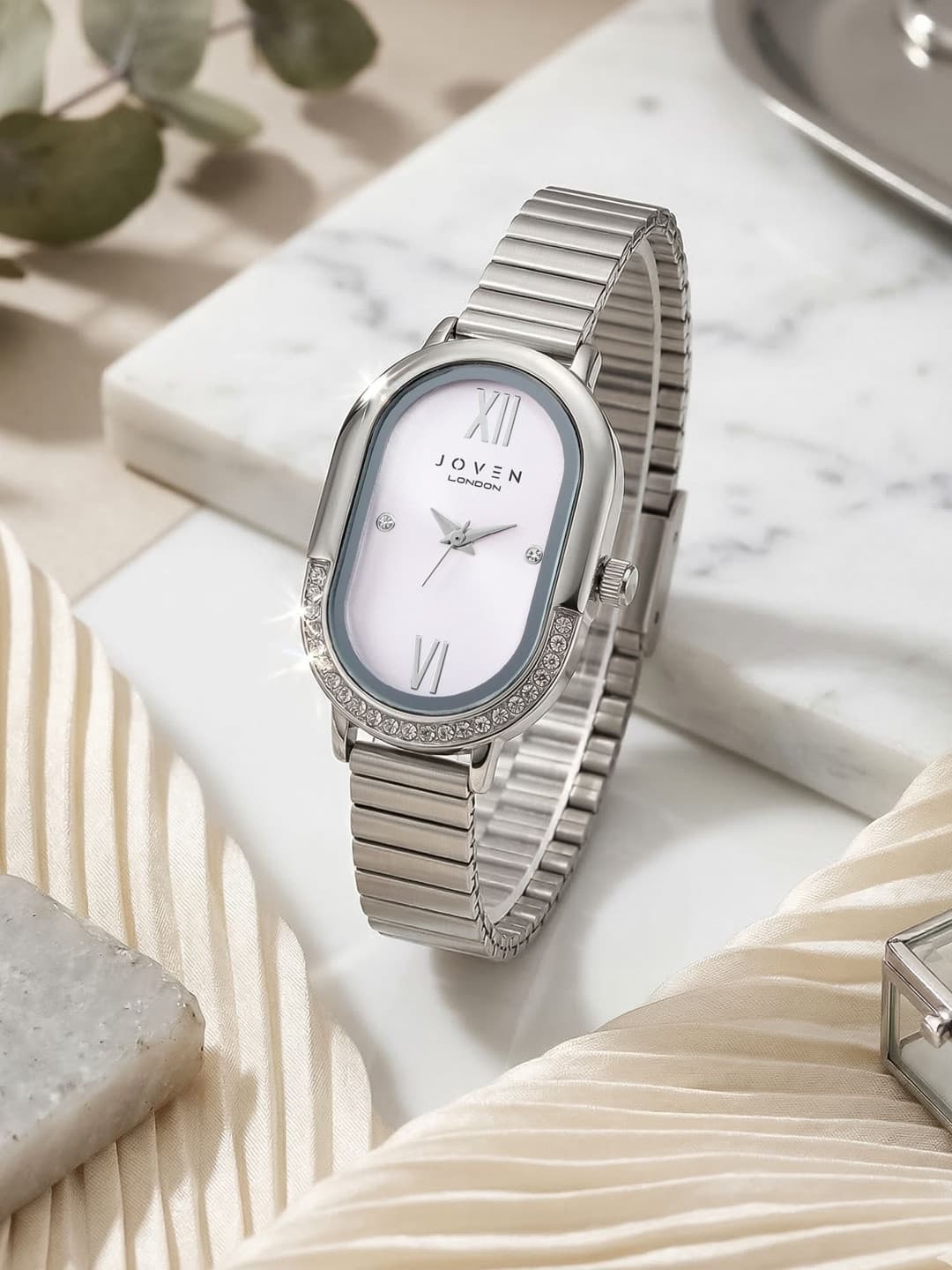 Joven Women Embellished Bracelet Style Analogue Watch - J8-E