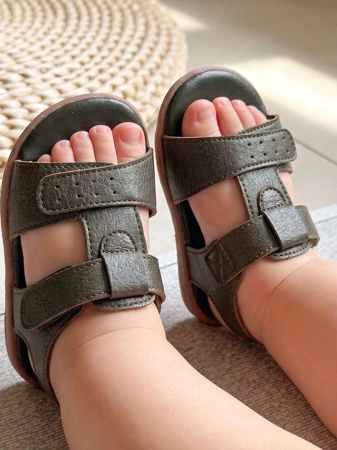 toothless Boys Shoe-Style Sandals