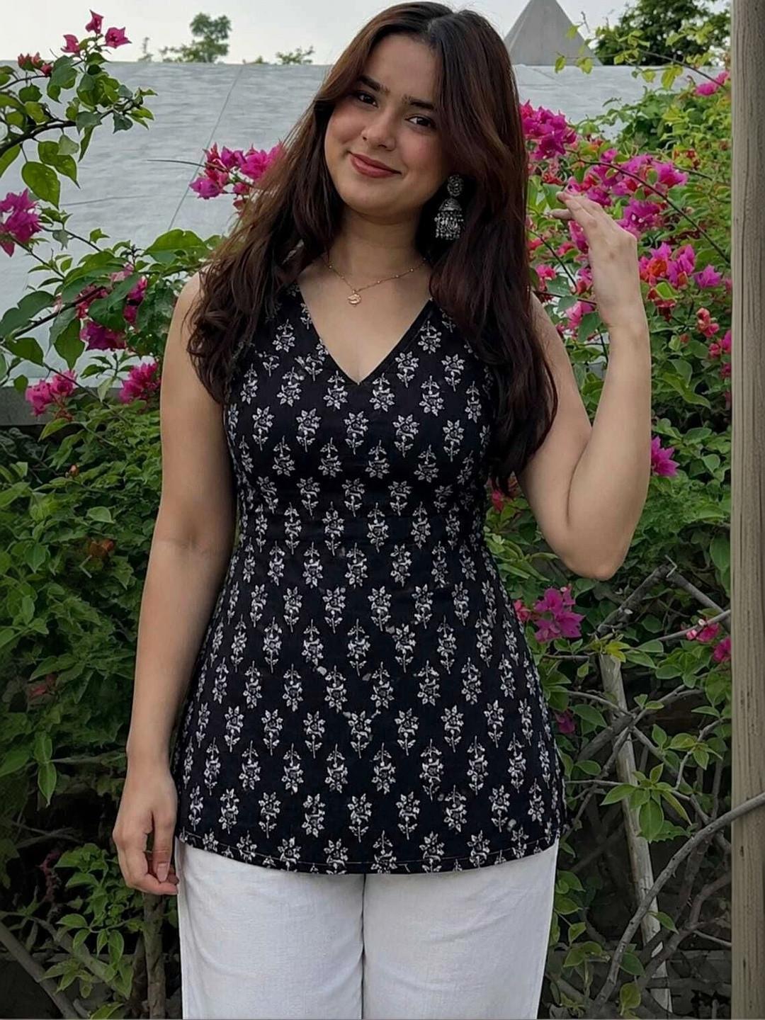 Sangria Botanical Printed V-Neck Kurti