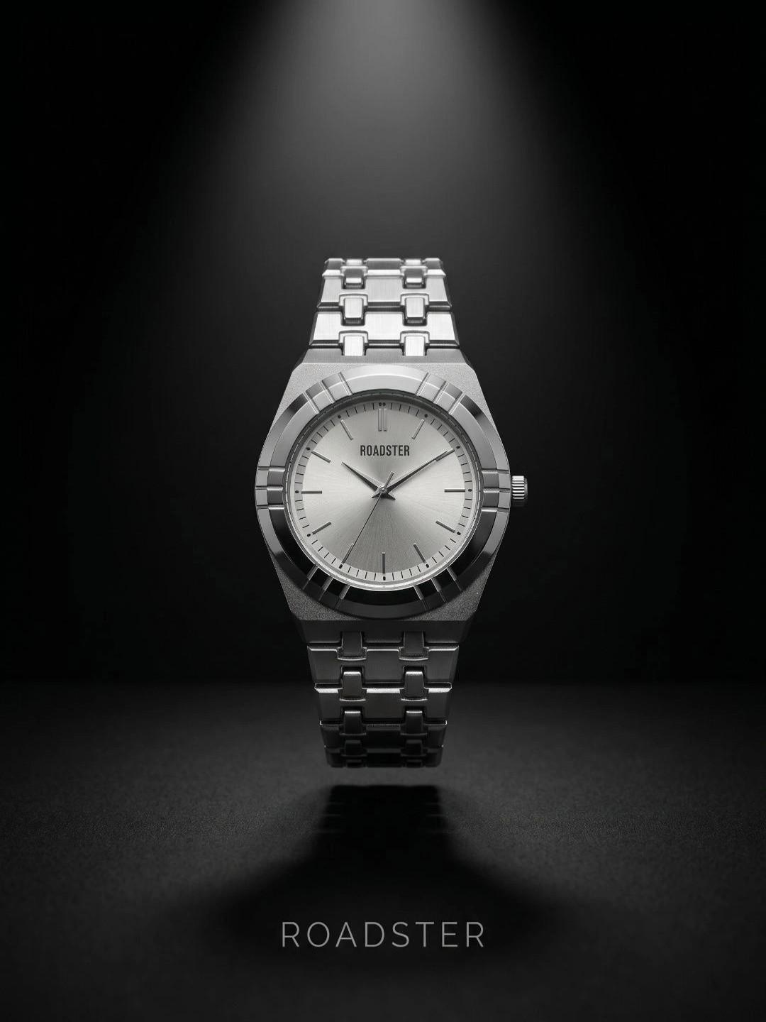 Roadster Men Dial & Stainless Steel Bracelet Style Straps Analogue Watch 2526-SC-RS-1.