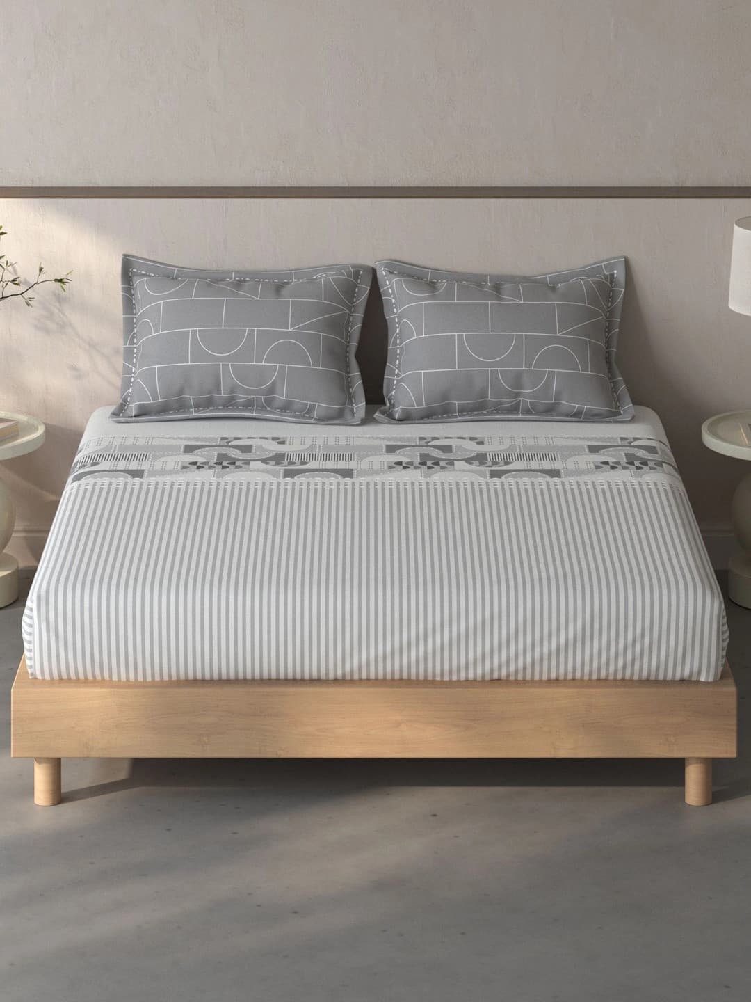 SPACES Grey Geometric 144 TC King Bedsheet with 2 Pillow Covers