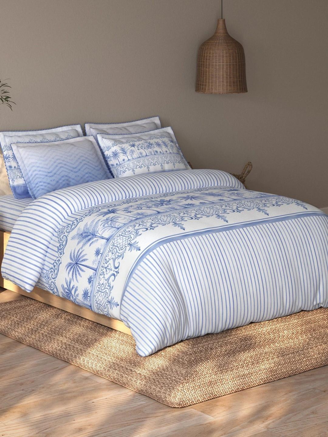 SPACES Blue & White Floral 180 TC Bedsheet with 4 Pillow Covers