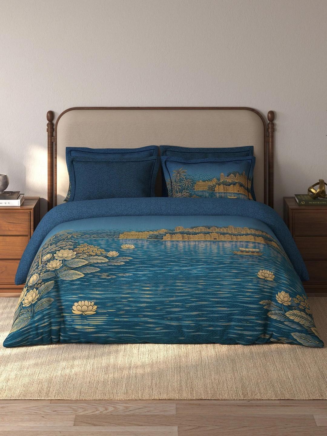 SPACES Blue & Gold-Toned Floral 180 TC Bedsheet with 4 Pillow Covers