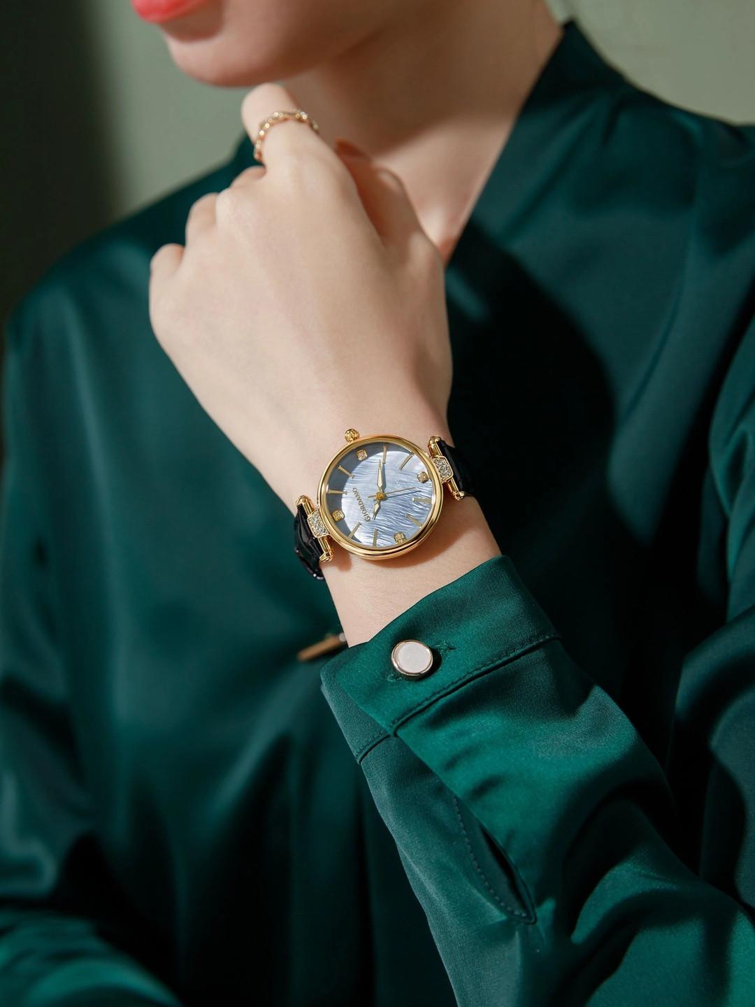 GIORDANO Women Mother of Pearl Dial & Leather Straps Analogue Watch GZ-60161-02
