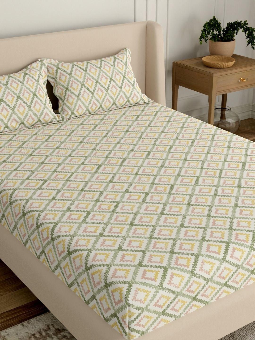 Portico 144 TC Green & Gold-Toned Geometric Bedsheet with 2 Pillow Covers