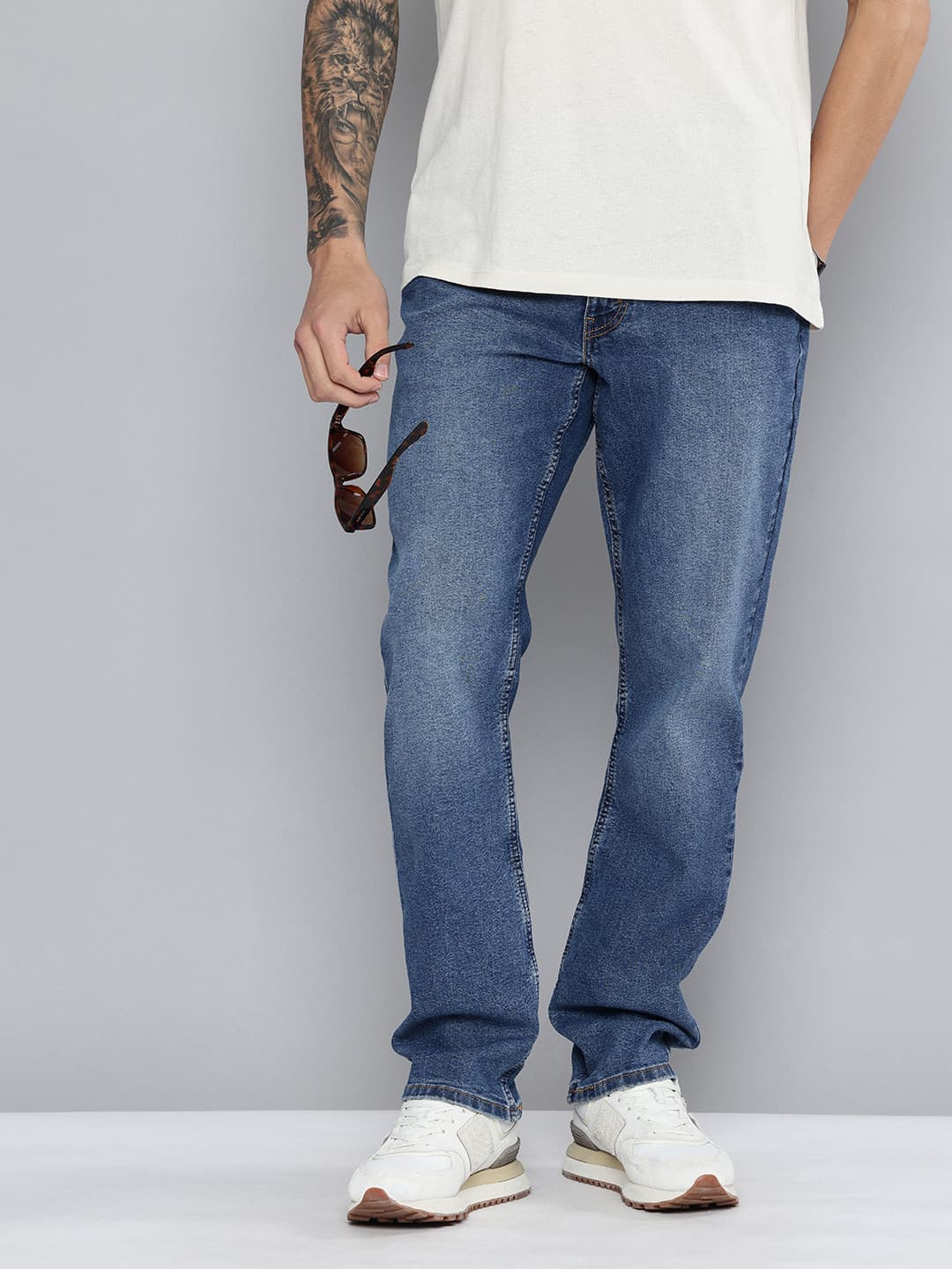 Levis Men 541 Athletic Tapered Fit Light Fade Stretchable Jeans