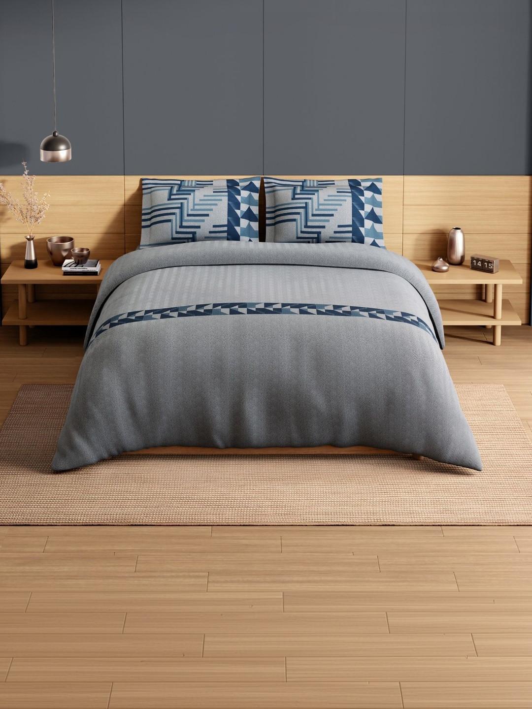SPACES Grey Geometric 210 TC King Bedsheet with 2 Pillow Covers
