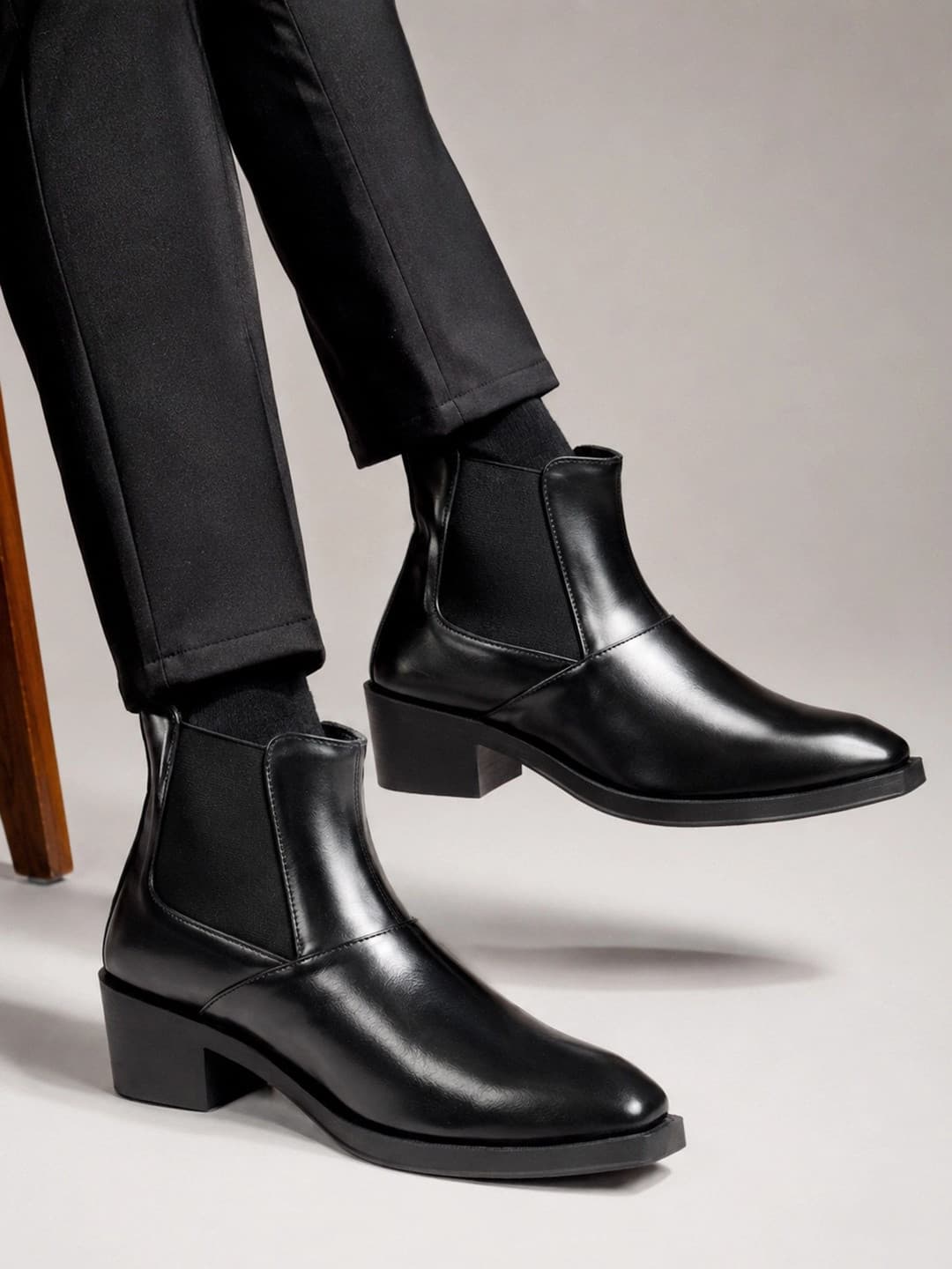 Layasa Men Pointed Toe Block-Heeled Chelsea Boots
