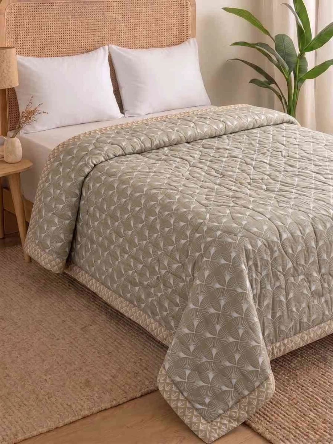 MAFATLAL Green Geometric Microfiber Mild Winter 120 GSM Dohar