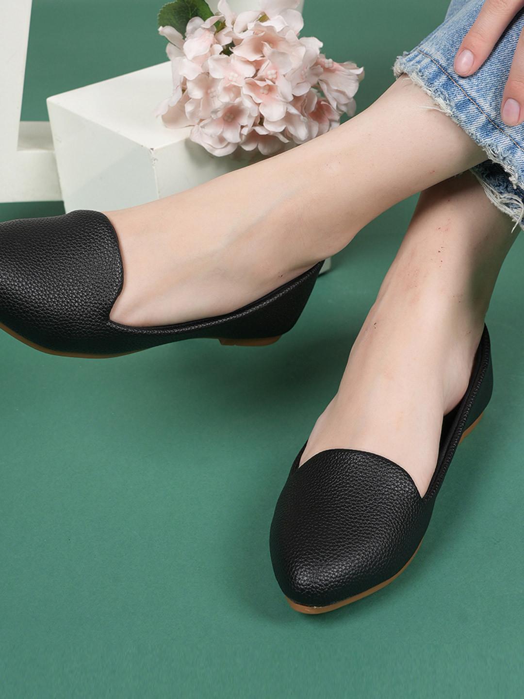 DressBerry Women Embellished Fashion Flats