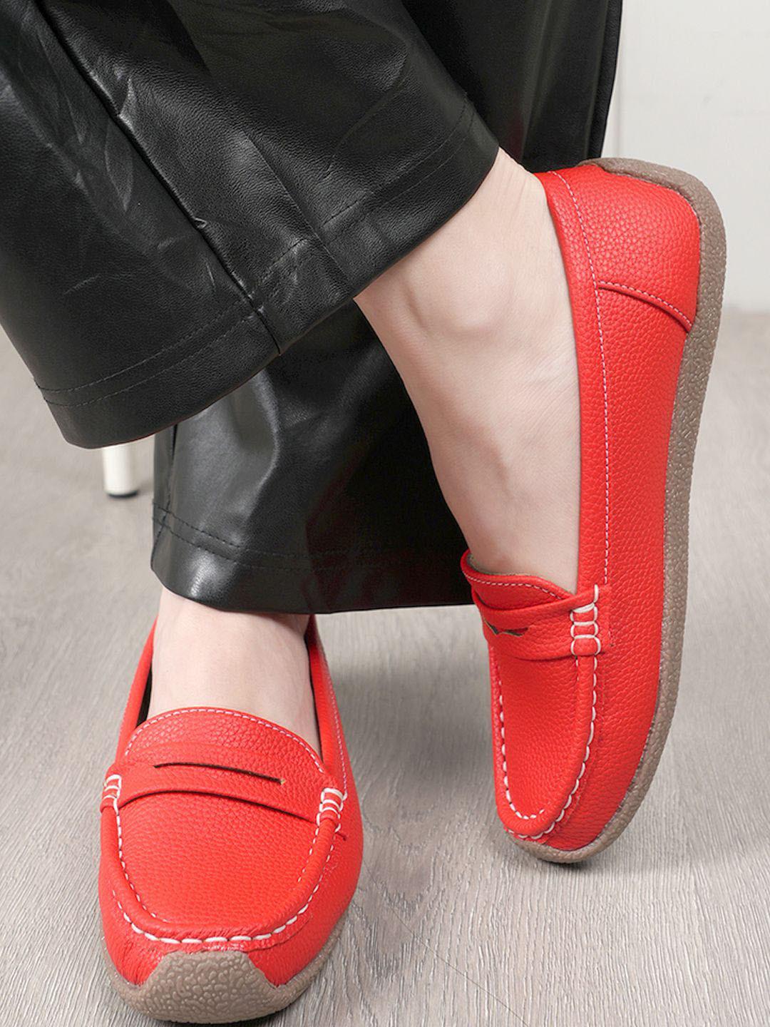 DressBerry Women Textured Loafers