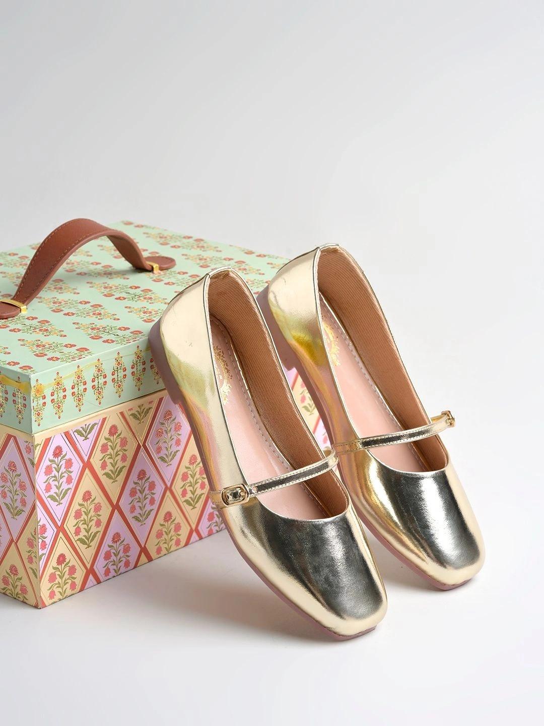 Shoetopia Girls Round-Toe Ballerinas