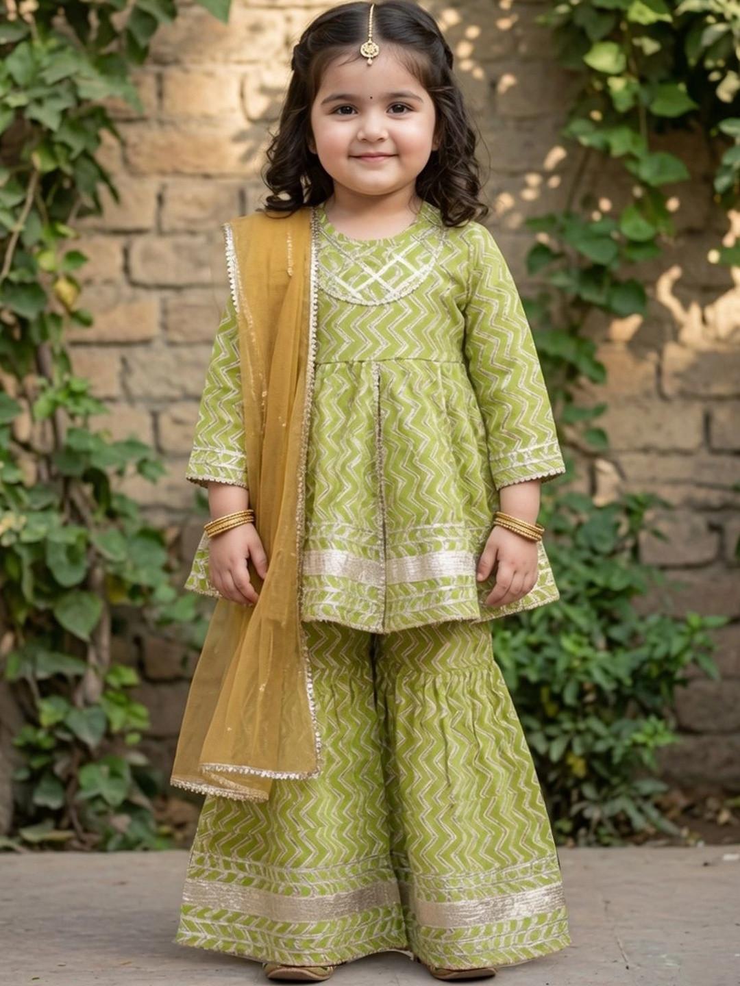Cutiekins Girls Printed Empire Kurta with Sharara & With Dupatta