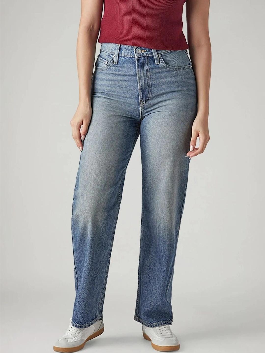Levis Women Classic Straight Fit High-Rise Light Fade Jeans
