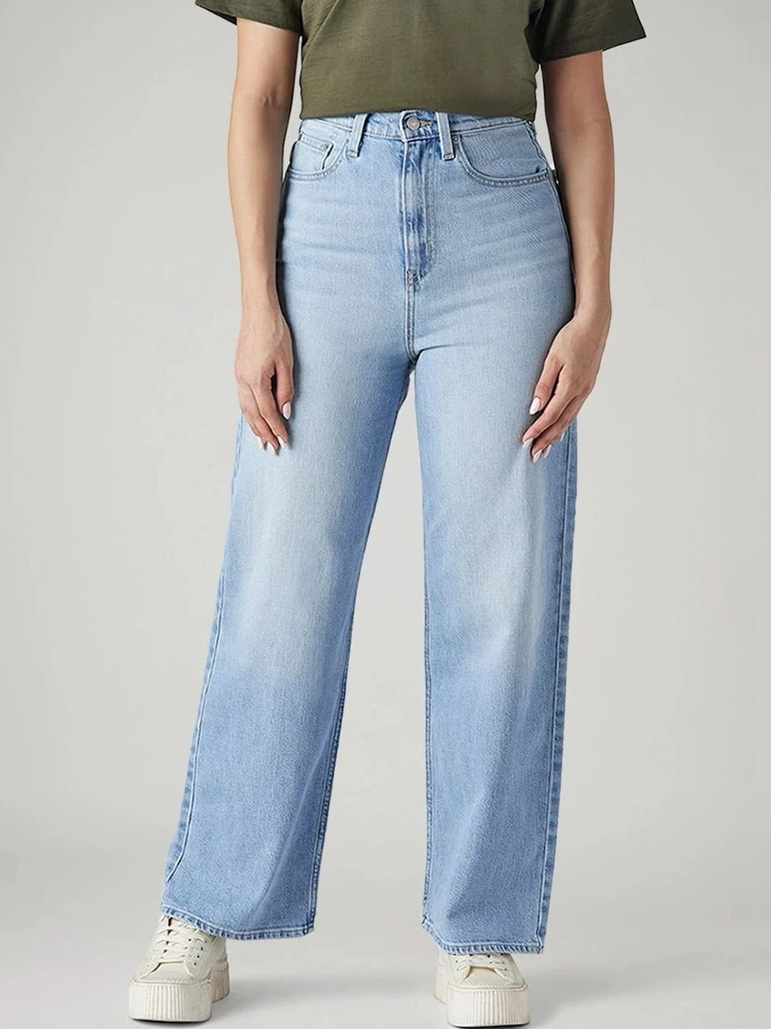 Levis Women Classic Relaxed Fit High-Rise Light Fade Stretchable Jeans