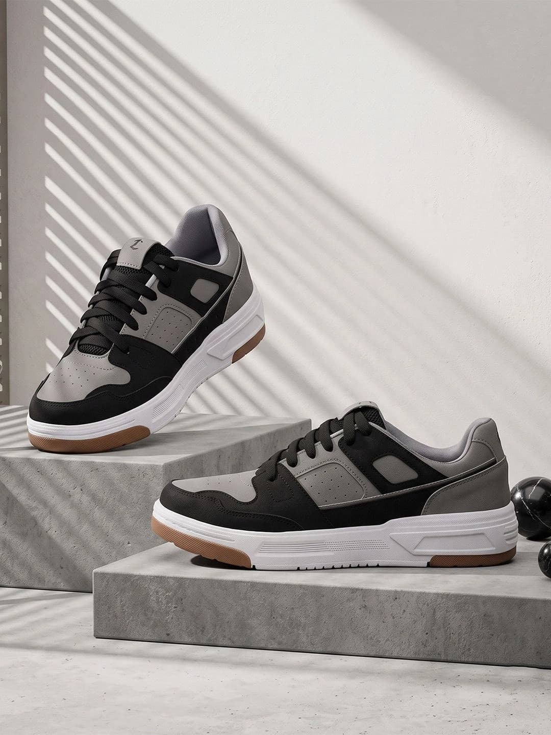 Bata Men Colourblocked Lace-Up Sneakers