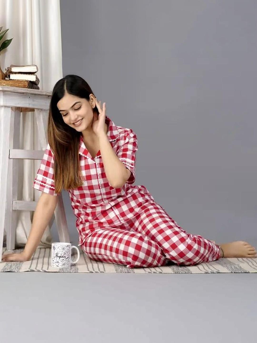 TRINABH Women Checked Night suit