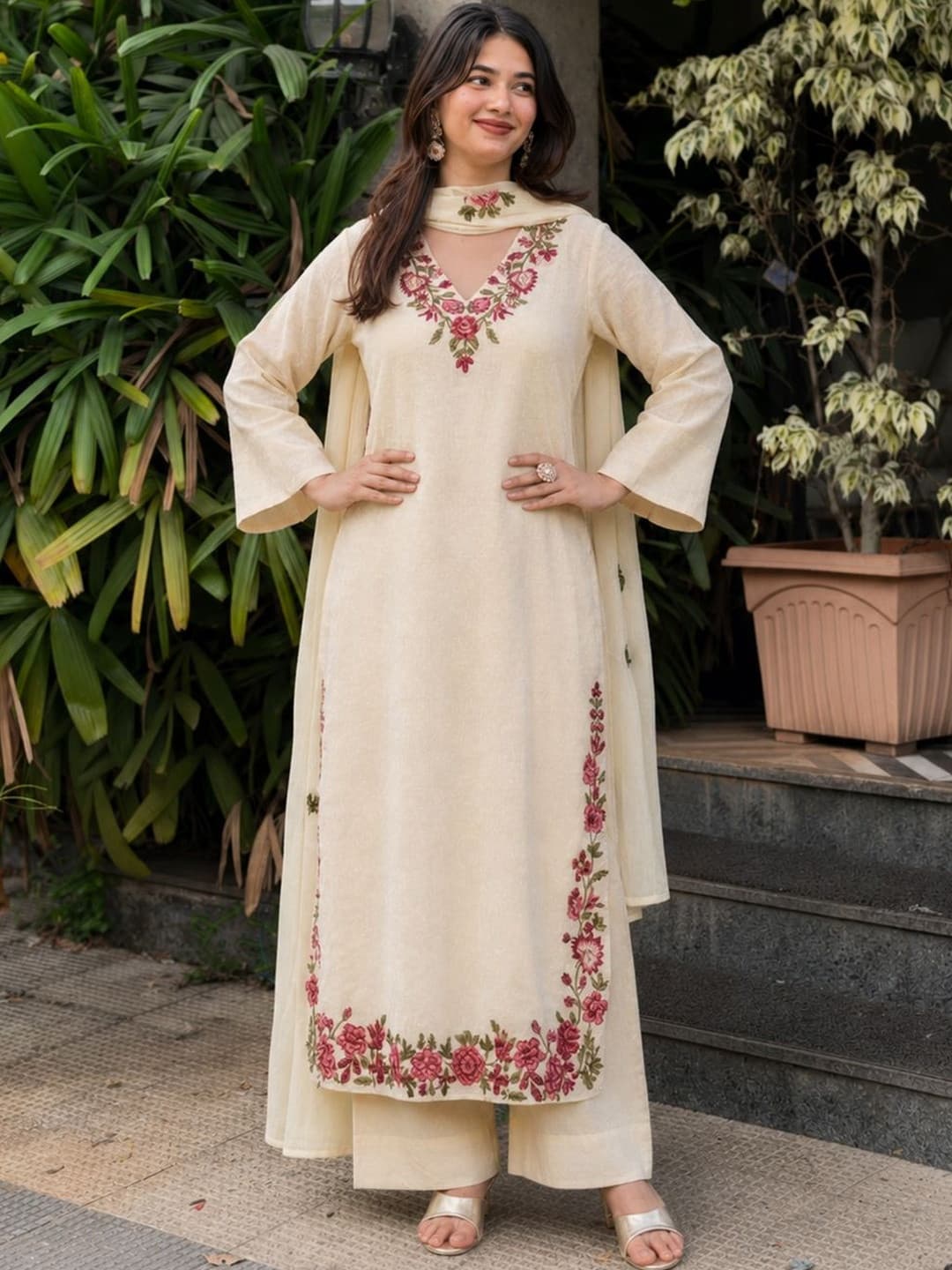 Aaghnya Women Floral Embroidered Regular Thread Work Kurta with Palazzos & With Dupatta