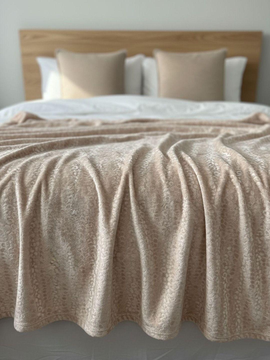 Florida Beige & Peach-Coloured Microfiber Mild Winter 350 GSM Blanket