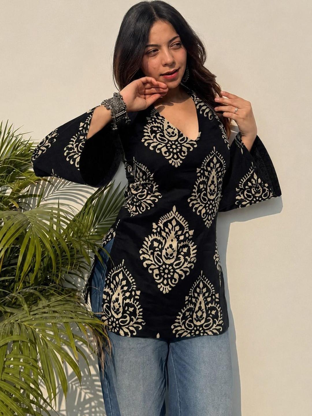 GoSriKi Ethnic Motifs Printed V-Neck Kurti