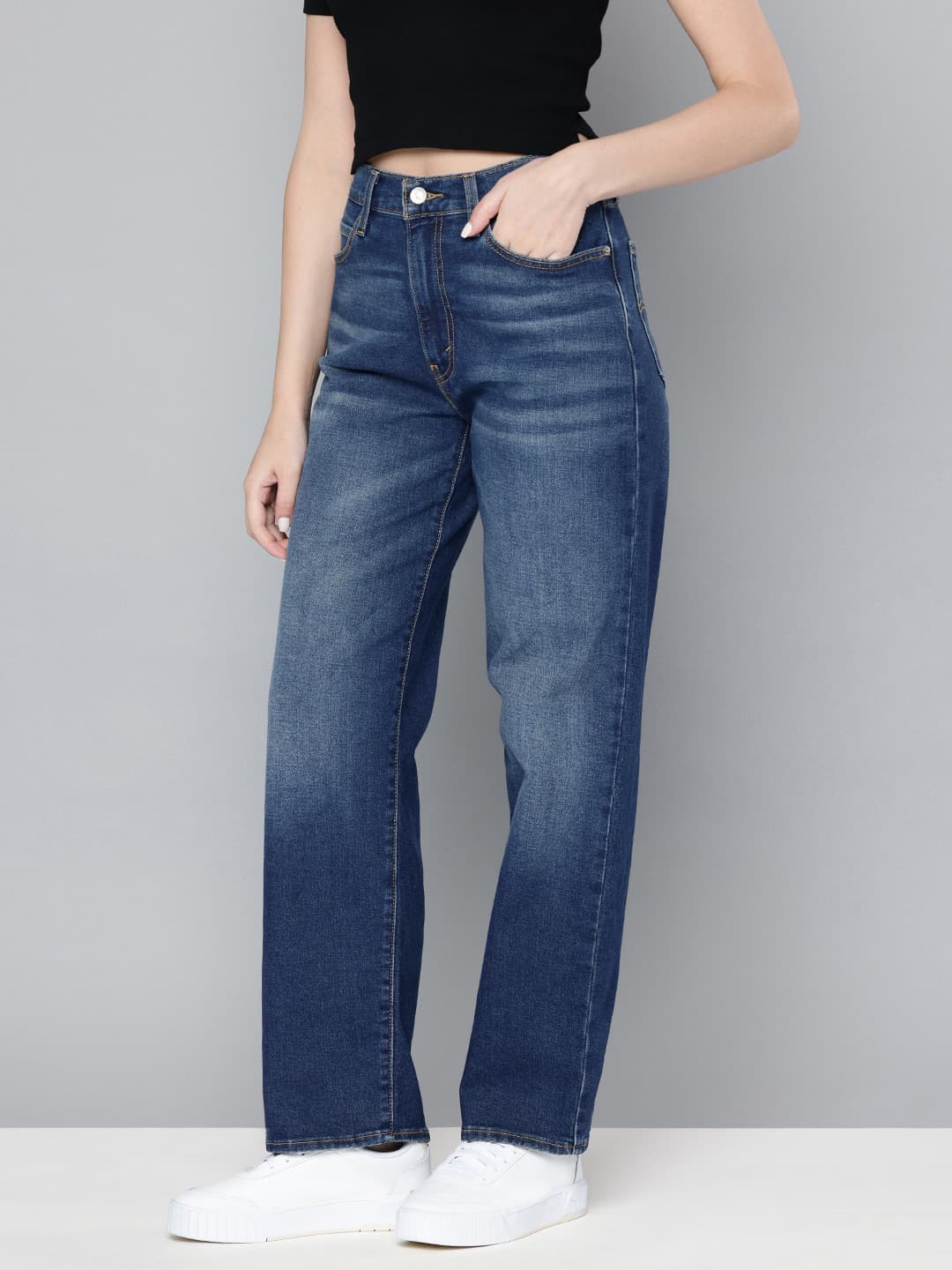 Levis Women 94 Baggy Mid-Rise Light Fade Stretchable Jeans