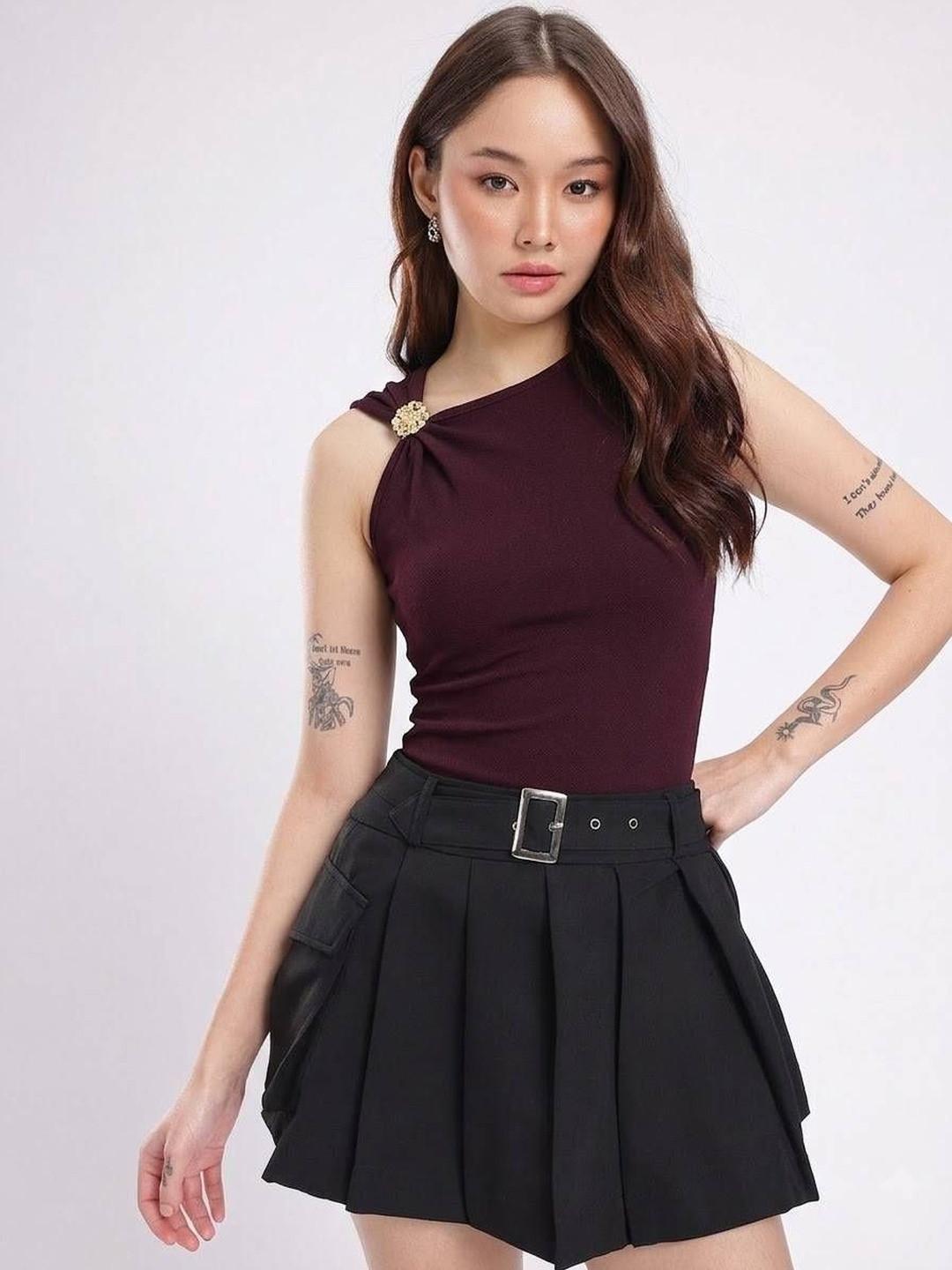 AROD Keyhole Neck Crop Top