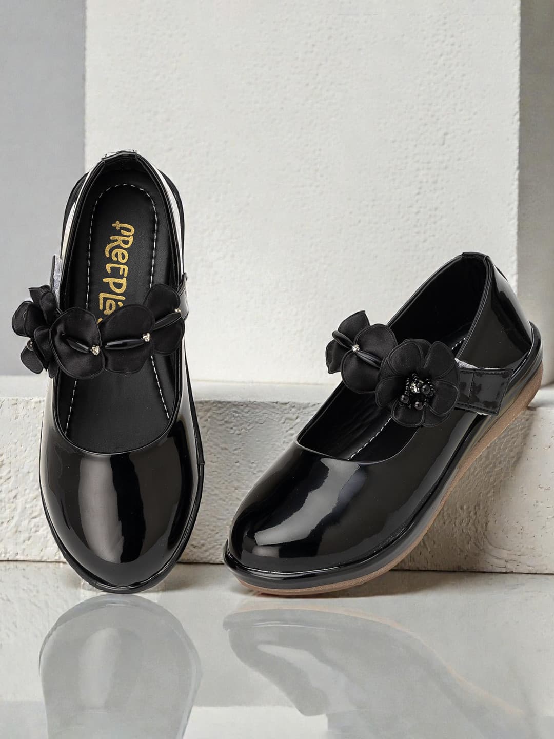 Freeplay Girls Round Toe Ballerinas