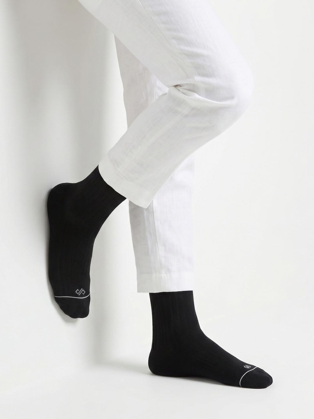 Dynamocks Unisex Black Solid Calf-Length Anti Bacterial Socks