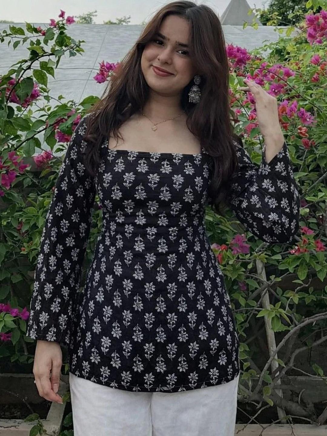VYKOO Floral Printed Square Neck Flared Sleeves Kurti