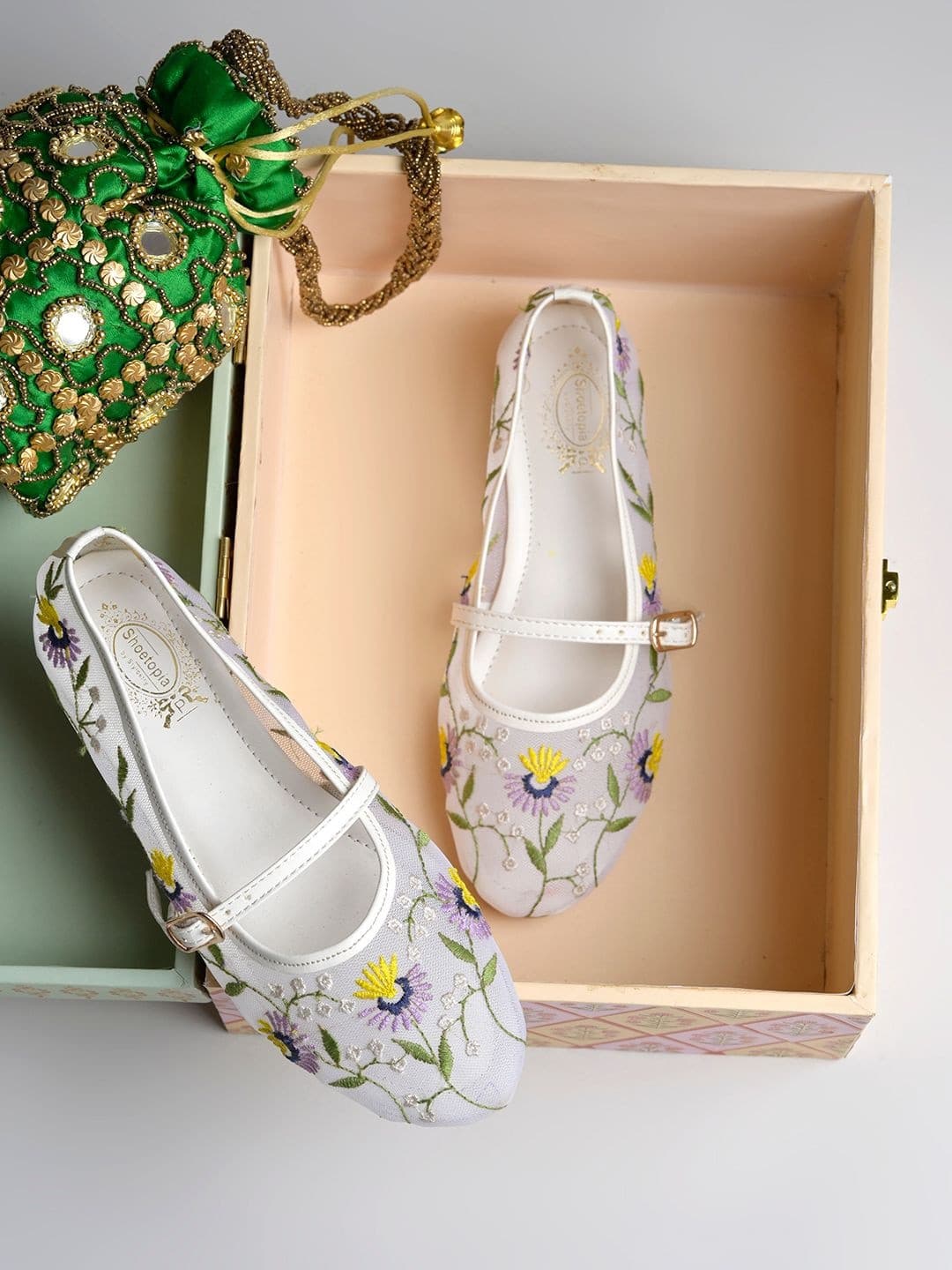 Shoetopia Printed Round Toe Buckle Ballerinas