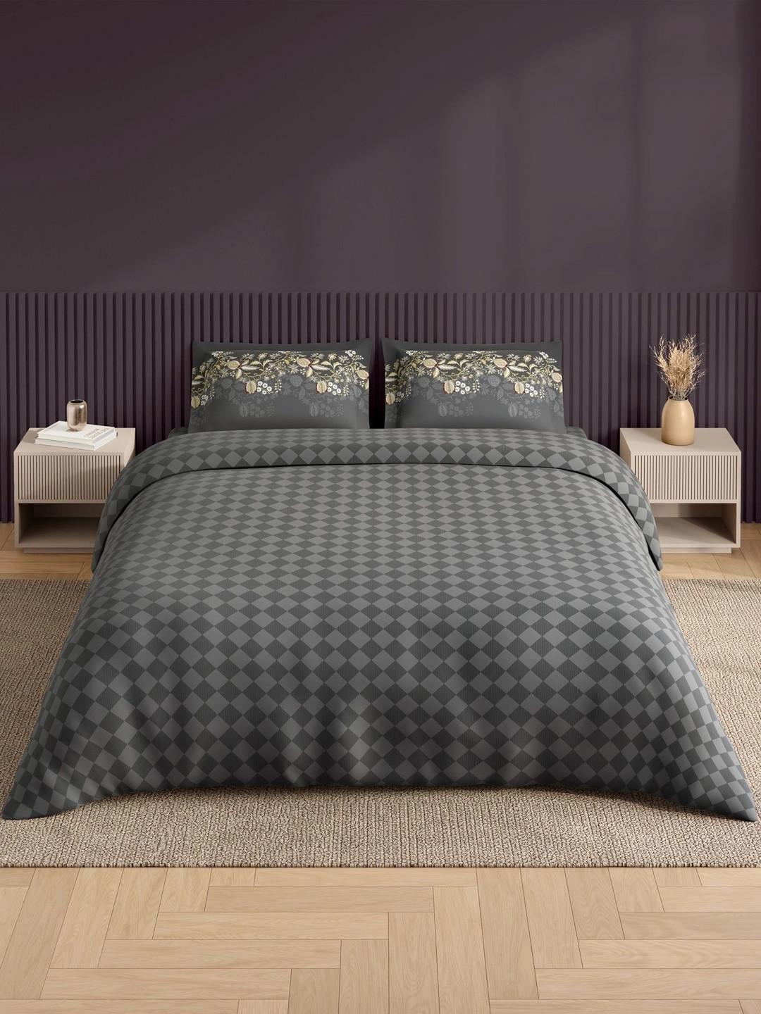 SPACES Grey Geometric Bedsheet with 2 Pillow Covers