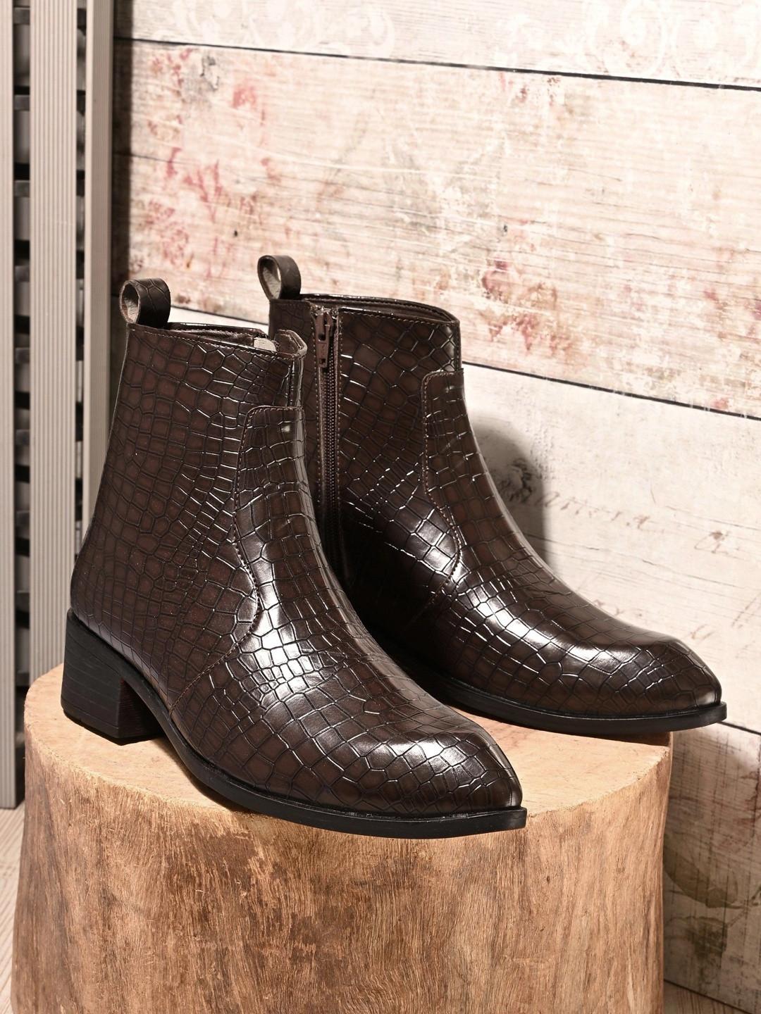 The Roadster Lifestyle Co Men Textured Pointed Toe Zip Regular Boots