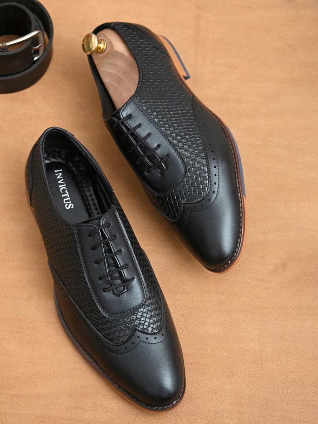 INVICTUS Men Black Textured Formal Oxfords